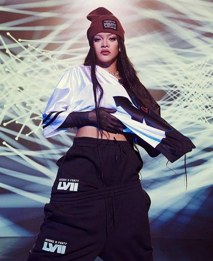 NellyBlys's tweet photo. Happy 35th Birthday to the Goddess Robyn Rihanna Fenty https://t.co/DMRjiguHKd