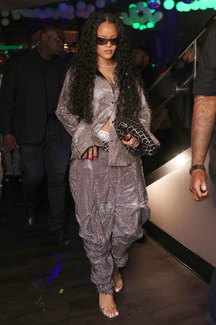 NellyBlys's tweet photo. Happy 35th Birthday to the Goddess Robyn Rihanna Fenty https://t.co/DMRjiguHKd