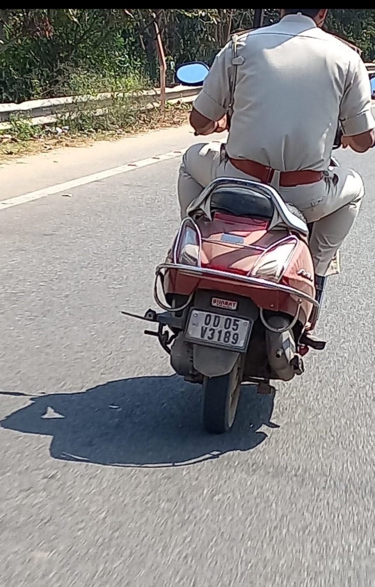 _bismayKumar_'s tweet photo. @DCP_TRAFFIC @BDA_BBSR @bmcbbsr @CMCCuttack @cpbbsrctc @dcpbbsr @STAOdisha @dcp_cuttack @IPR_Odisha @DGPOdisha @SPPuri1 @dcp_cuttack this photo was taken near bata mangala temple puri....pls look forward into it https://t.co/XCVbaCgs2h