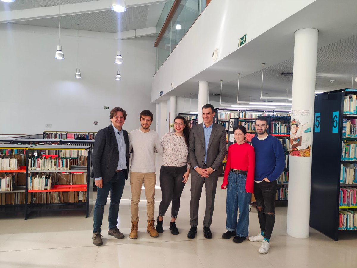 noelia_n's tweet photo. Jóvenes aleatorios de #Fuenlabrada.
Parte II.
https://t.co/GrHAsuw5RJ https://t.co/7eZsLb8p5G