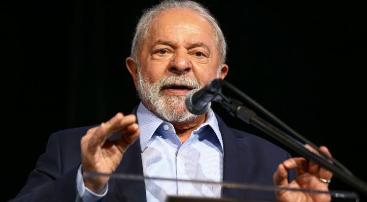 🇧🇷 São Paulo:
Lula desembarca em SP para visitar áreas afetadas por fortes chuvas no Litoral Norte.
Pelo menos 36 pessoas morreram na tragédia