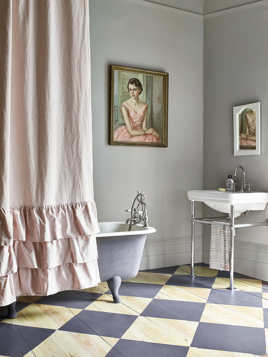 knitknotnatter's tweet photo. #MondayMakeover ideas for this week...transforming your bathroom! Pretty up even the smallest powder room quickly & completely with @AnnieSloanHome @chalkpaint / wall paint and a bit of creativity, the possibilities are endless! #anniesloanstockist https://t.co/APZ4Qln05e