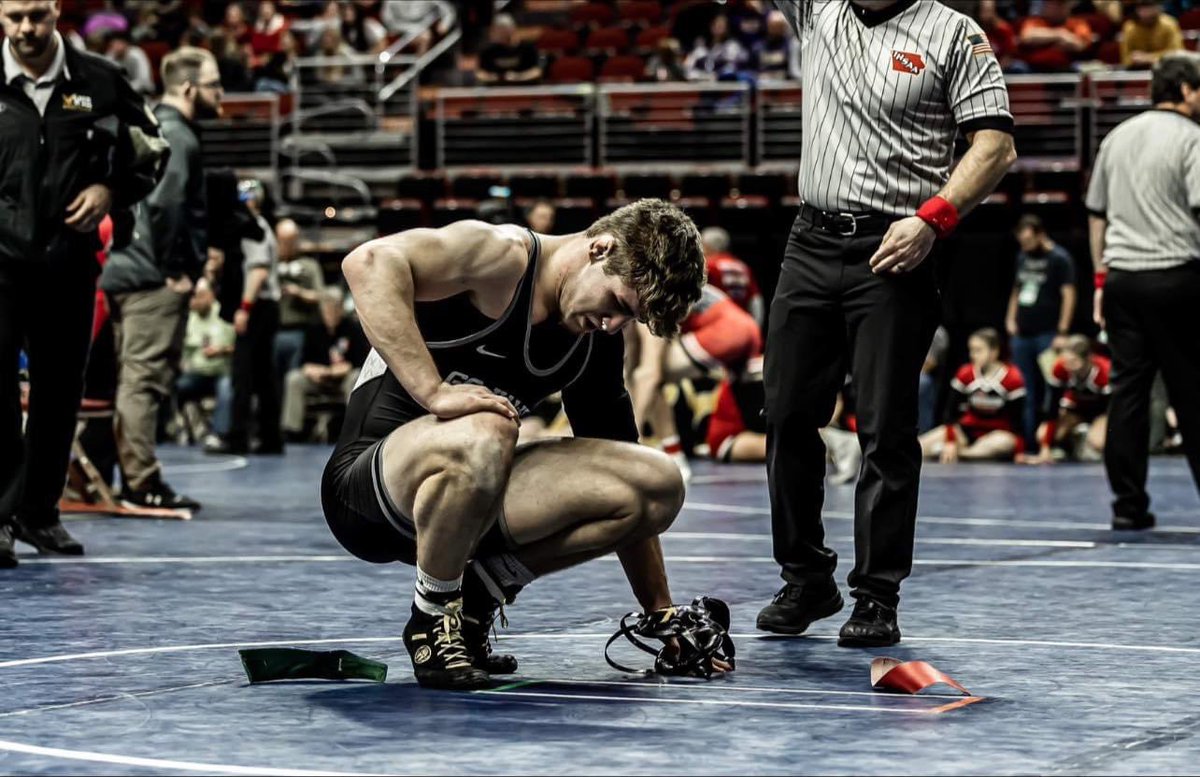 <a href="/mccraehagarty1/">mccraehagarty</a> 168 wins as a Go-Hawk this one his last in the state 1/4s is prob his signature moment more than his 2 titles With a shoulder that wouldn’t stay in socket, he fought for his team and his friends Crae is a team guy #CHAMPION #WARRIOR #proud 📸 by <a href="/allysonschwab/">Allyson Schwab</a>