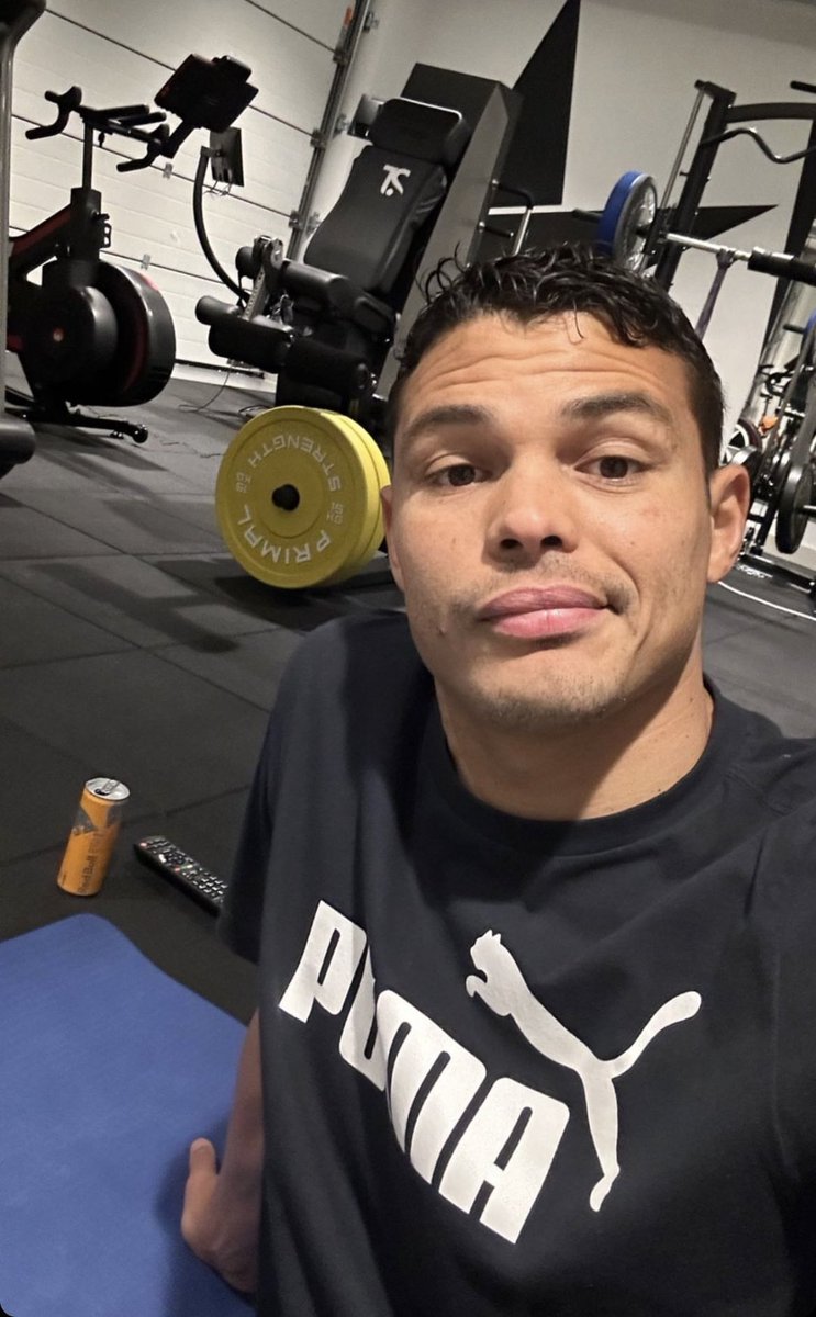 LDNFootbalI's tweet photo. Day off for the Chelsea squad - 38 year old Thiago Silva is still working… ✅ https://t.co/PYXNIsGNzc
