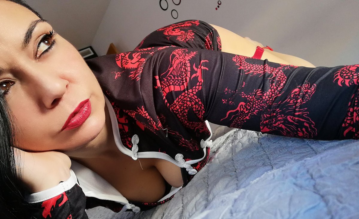 Alexia_Hard's tweet photo. #LunesDeOjos pensativos...
Mi cuerpo quiere ser empotrado
¿Quién lo empotrará?
El empotrador que lo empotre
Buen empotrador será
😂😂😈 https://t.co/xVqbpNXi25