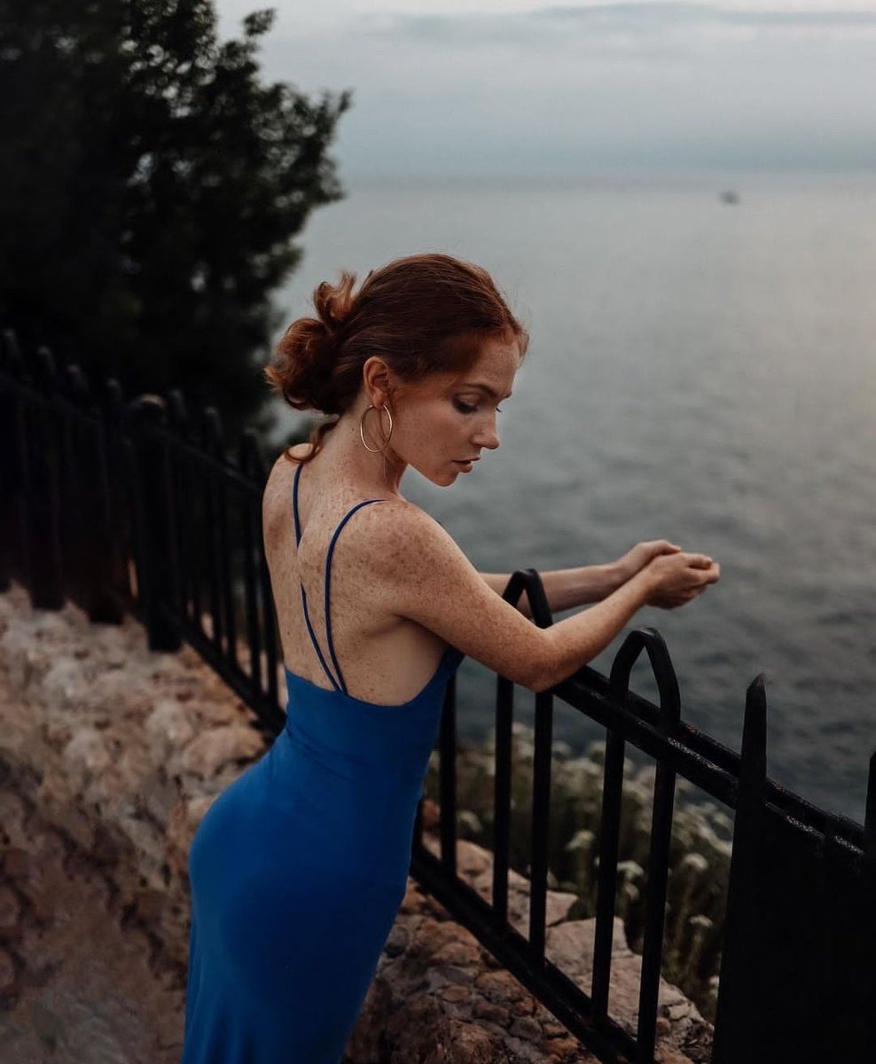 «I have a blue house
With a blue window
Blue is the colour of all that I wear
Blue are the streets
And all the trees are too
I have a girlfriend and she is so blue»