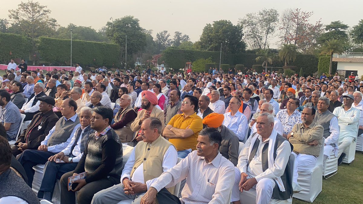 bhaipawanrathi's tweet photo. माननीय प्रधानमंत्री श्री @narendramodi जी द्वारा प्रत्येक वर्ग को लाभ मिल सके उसके लिए दक्षिणी दिल्ली लोकसभा में माननीय केंद्रीय मंत्री श्रीमती @smritiirani जी व सांसद श्री @rameshbidhuri जी द्वारा समाज के प्��बुद्ध लोगों के साथ बजट पर चर्चा की।
#pawanrathi https://t.co/PBgJGlA4Rf