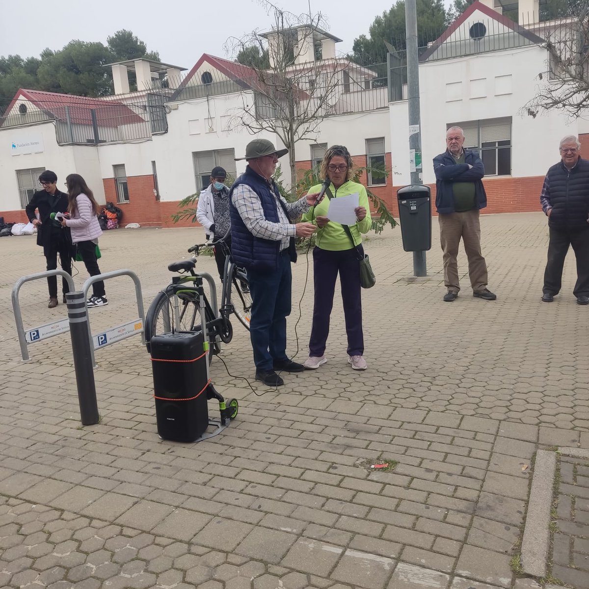 Esta mañana nos hemos concentrado por el Día de la Justicia Social, reivindicamos más educación, más sanidad, y más luz.
La violación de estos derechos es resultado de la negligencia y desprecios por parte de los distintos poderes públicos.