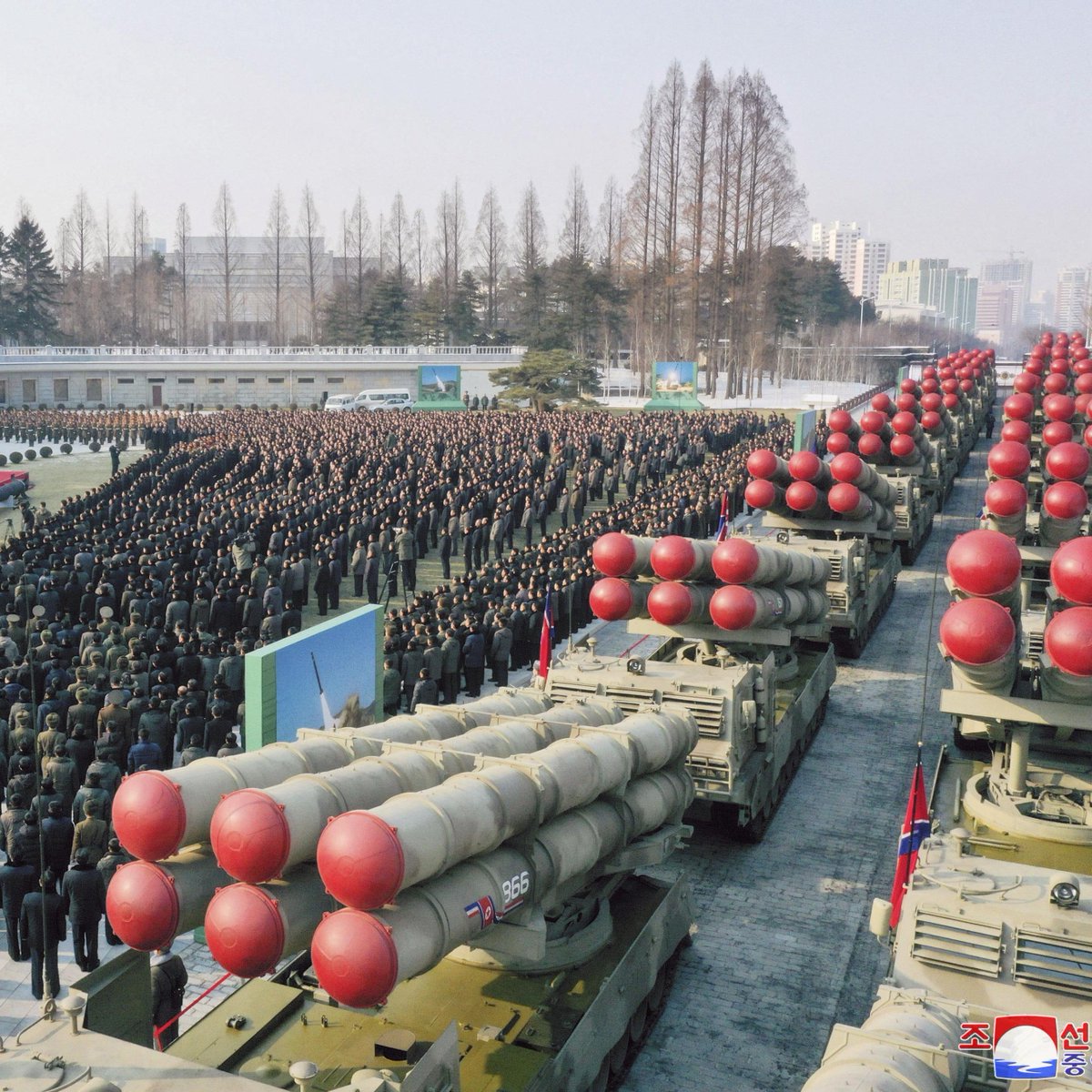 KFA_Brasil's tweet photo. A Coreia do norte realizou na manhã desse dia 20 um exercício de disparo de lança-foguetes reativos super grandes de 600㎜ de calibre, apresentados em dezembro do ano passado

👇 https://t.co/VtE358hHbr