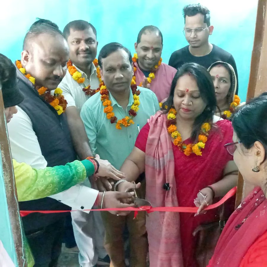 dinesh_joshi99's tweet image. आप सभी के आशीर्वाद और सहयोग से  सैनिक विहार मोहन गार्डन नई दिल्ली में निशुल्क बुक बैंक का शुभारंभ किया गया 🌹🌹🙏🙏
@narendramodi @EduMinOfIndia @CSR_India @Minister_Edu @NGOmonitor @fundrise