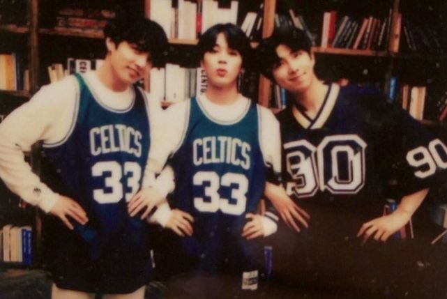 KOOKI3SLUVR's tweet photo. 「 remember me 」— #jikookau 

jm gets into a car accident and loses all his memories. he comes to know that his past self wasn't the best and tries to start fresh, by apologising to anyone that he's hurt. there's only one person that doesn't believe him— his ex boyfriend, jk. https://t.co/lSRy3hn6FQ