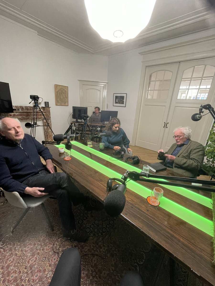 Nieuwe podcast van <a href="/Hardgras1/">HARD GRAS</a> is live. Voetbal, bijnamen en scherpe analyses. Luisterlink: open.spotify.com/episode/1qXjgD…