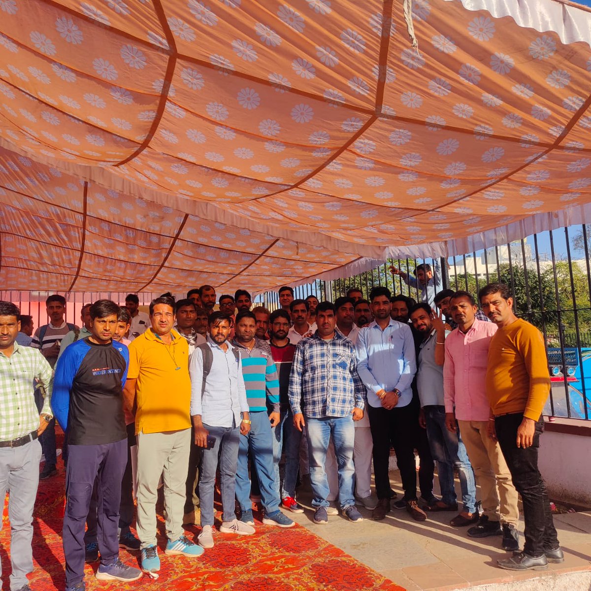 sujaramsaran's tweet photo. #108एंबुलेंस कर्मचारियों की स्थाईकरण की मांग को लेकर #शहीदस्मारक जयपुर पर एक दिवसीय धरना 
@ashokgehlot51 
@zeerajasthan_ 
@plmeenaINC @SachBedhadak 
@1stIndiaNews 
@RajCMO 
@CMHelpdesk https://t.co/FICEs88As5