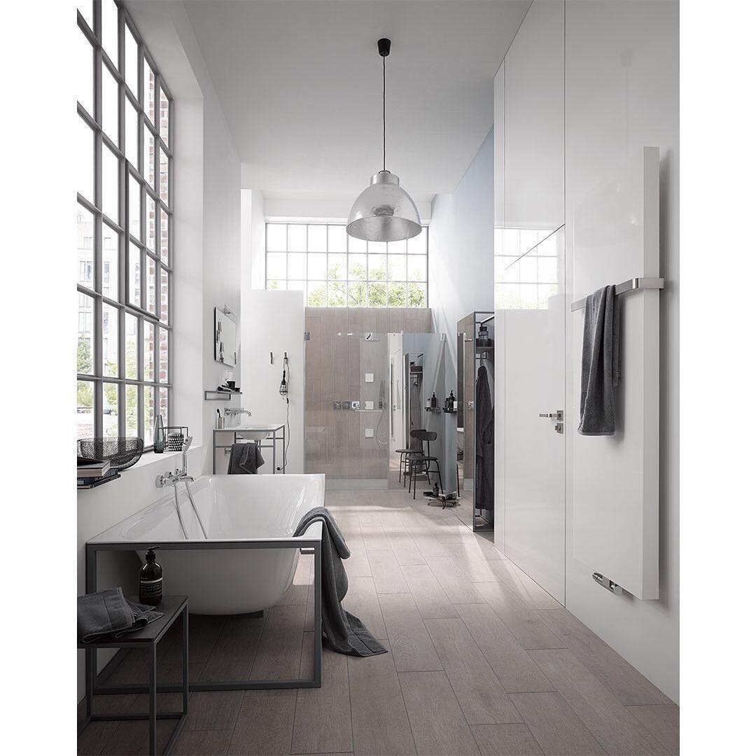 InstamatWT's tweet photo. Op zoek naar een energiebesparende radiator met een strak design? Dan is de Stretta een goede keuze. Door het toevoegen van een handdoekbeugel, geniet je na elke douchebeurt van een heerlijke, warme handdoek. Meer Stretta: https://t.co/pN2CGAiZac https://t.co/48Gsv94cW6