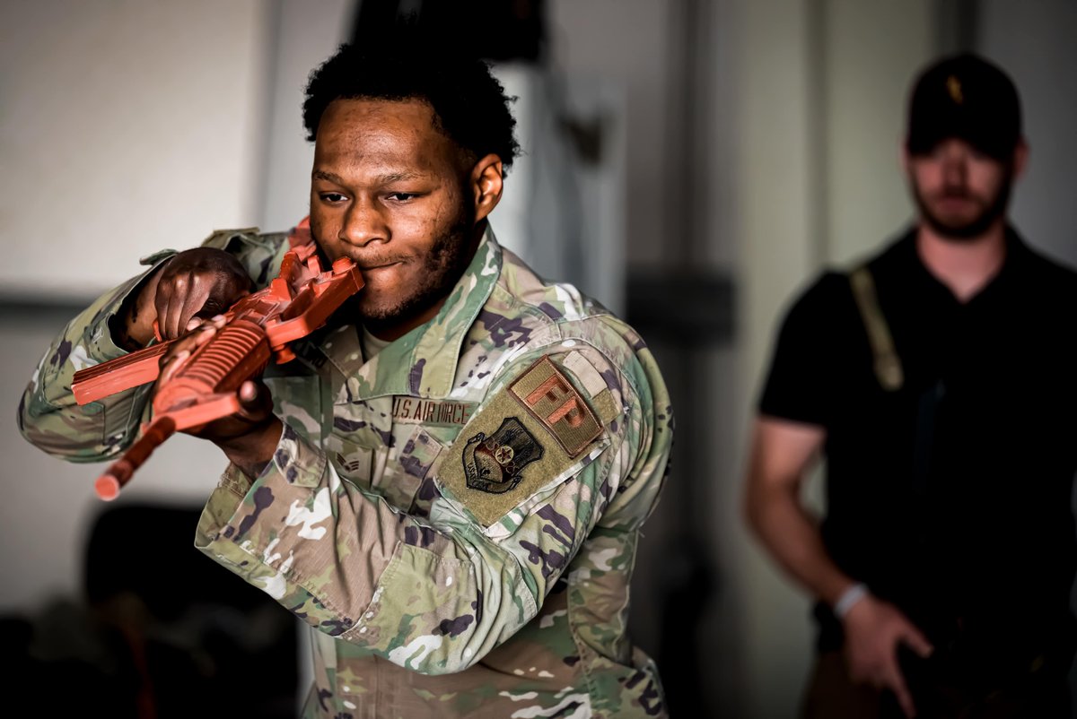 USAFCENT's tweet image. Last week, Force Protection Airmen at the @380AEW participated in #combatives training with the @USArmy Maneuver Advisor Team 6121, who provided room clearing, advanced baton, Tactical Combat Casualty Care, and reloading training.

@USCENTCOM | #PartnerForStrength | #Prevail
