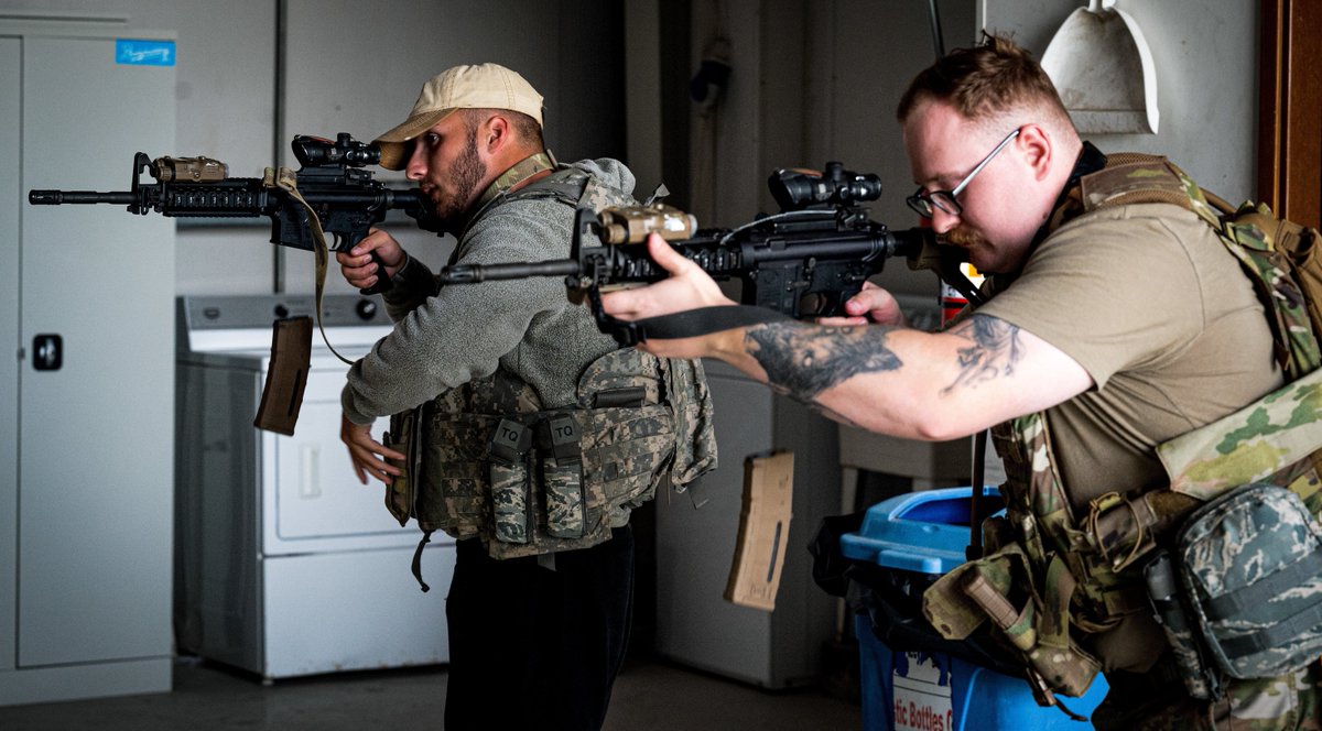 USAFCENT's tweet image. Last week, Force Protection Airmen at the @380AEW participated in #combatives training with the @USArmy Maneuver Advisor Team 6121, who provided room clearing, advanced baton, Tactical Combat Casualty Care, and reloading training.

@USCENTCOM | #PartnerForStrength | #Prevail