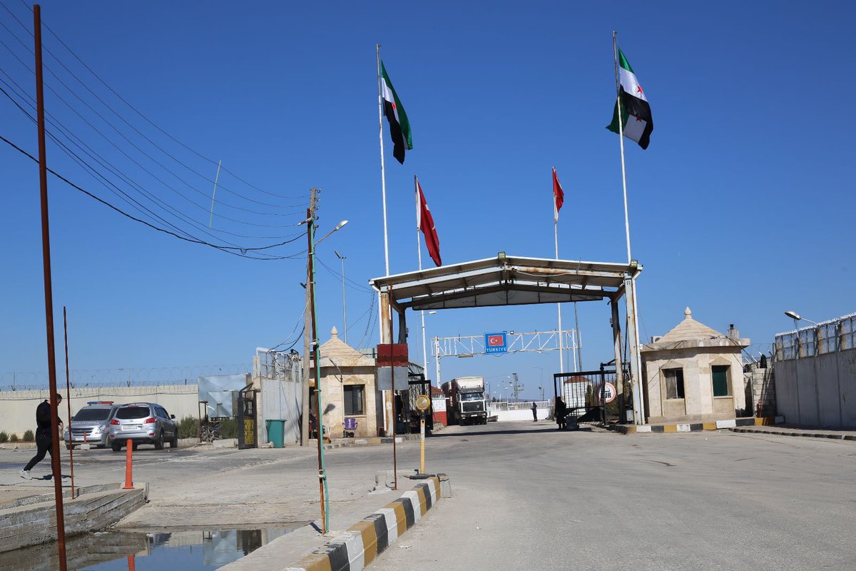 🇬🇧 is standing with 🇹🇷&amp; 🇸🇾providing urgent humanitarian support. 
UK aid has recently delivered humanitarian aid to people in urgent need.
17,000 blankets in this shipment to <a href="/CAREGlobal/">CARE International</a> will help provide warmth and protection from the freezing winter weather conditions.