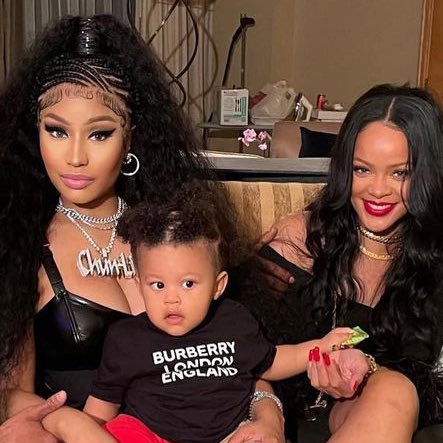 Happy 35th birthday to Rihanna from the Barbz!  
