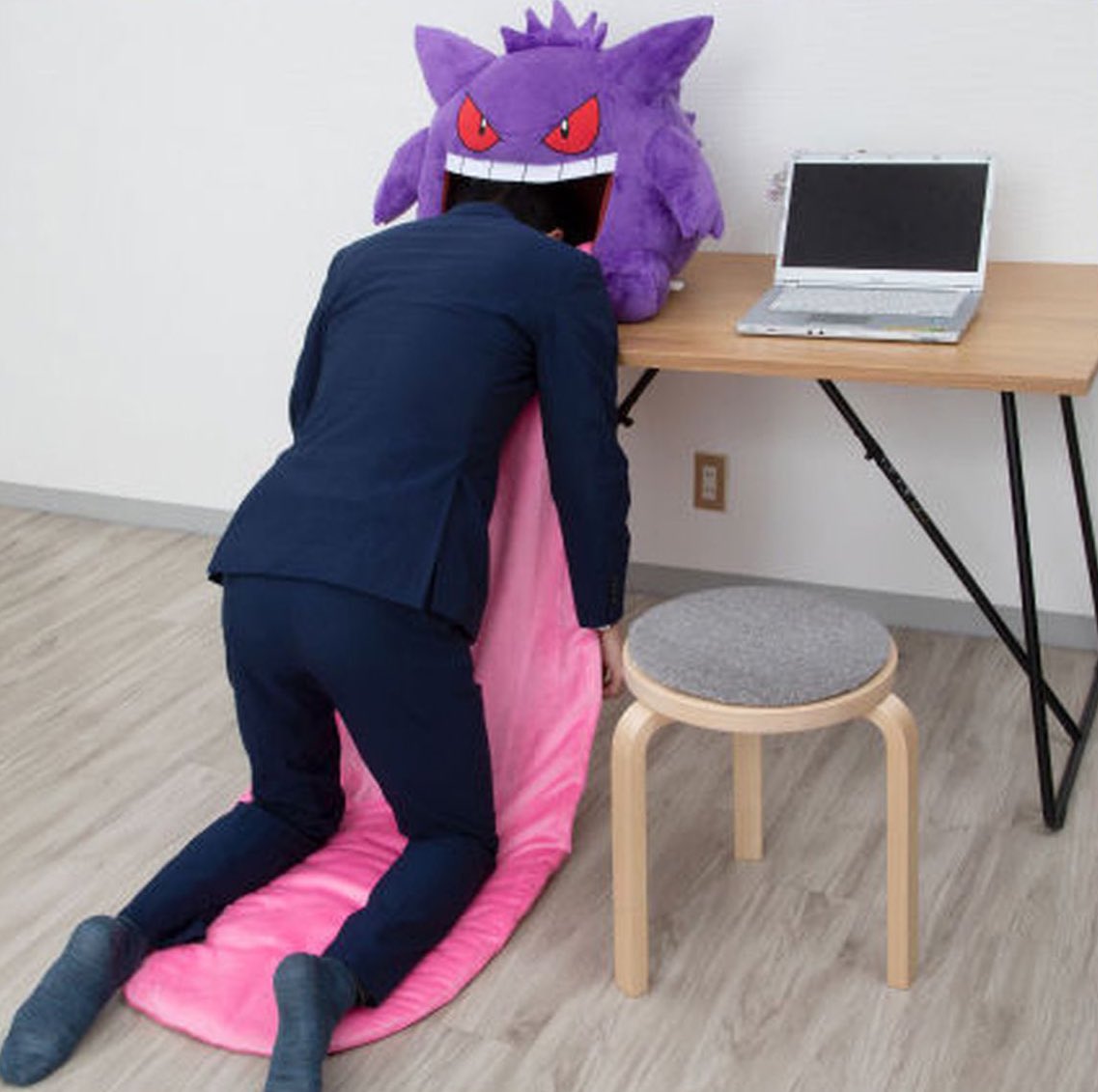 PokemonGems's tweet image. This Gengar tongue bed eats your dreams while you sleep