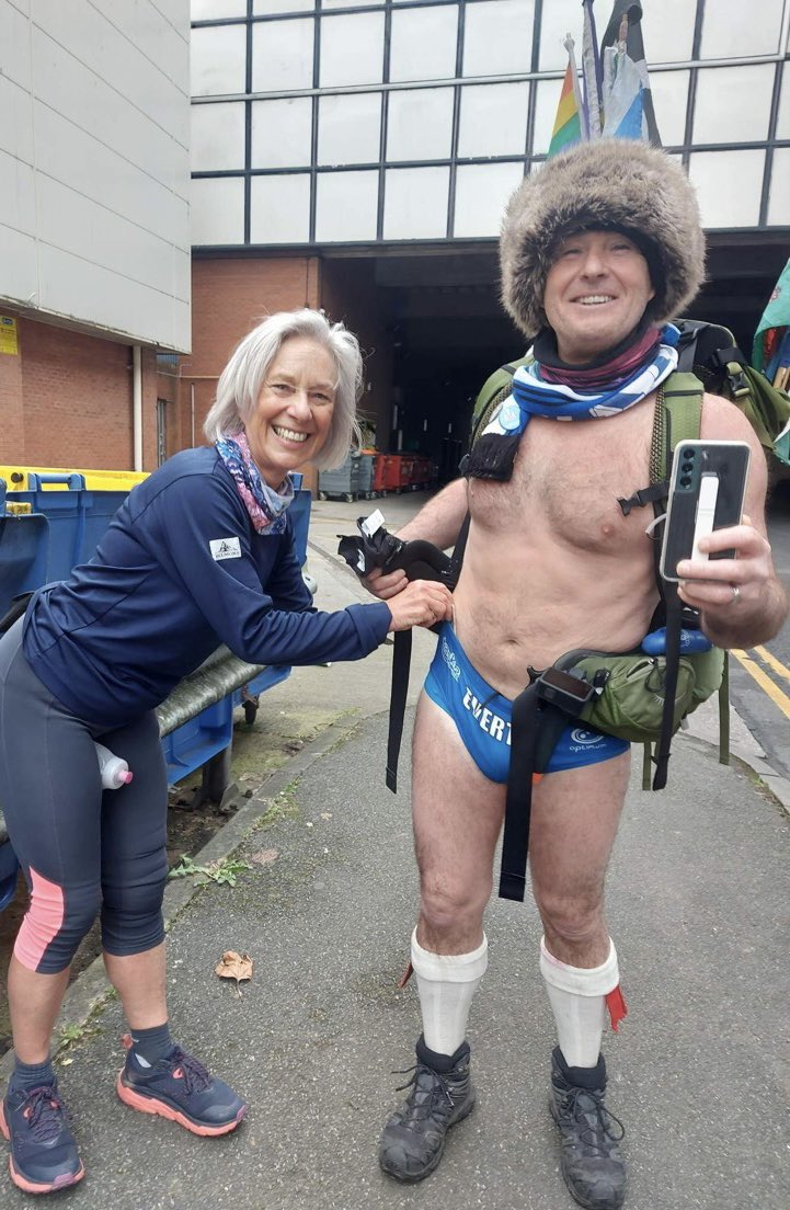 activeandbright's tweet image. Met a true legend on our run today, worth the extra miles. Please support @speedomick, walking from John O’Groats to Land’s End in just his speedos - including the UK’s 3 peaks along the way - raising funds for mental health &amp;amp; suicide prevention 💙🥰 gofund.me/e6c6d6f3