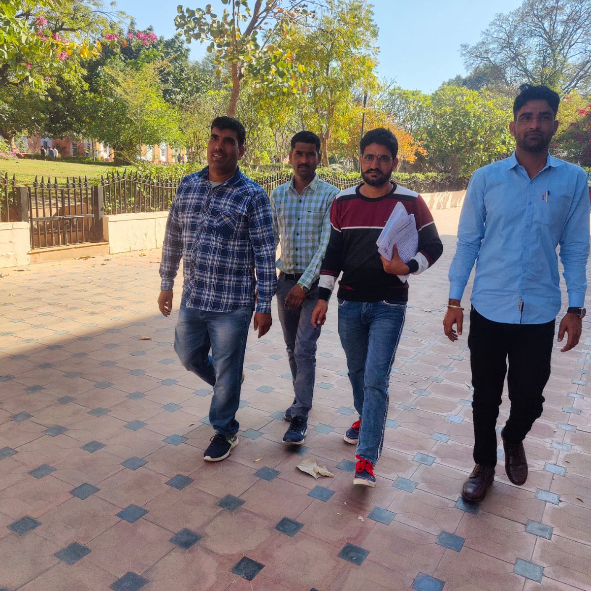 sujaramsaran's tweet photo. #108एंबुलेंस कर्मचारियों की स्थाईकरण की मांग को लेकर #शहीदस्मारक जयपुर पर एक दिवसीय धरना 
@ashokgehlot51 
@zeerajasthan_ 
@plmeenaINC @SachBedhadak 
@1stIndiaNews 
@RajCMO 
@CMHelpdesk https://t.co/FICEs88As5