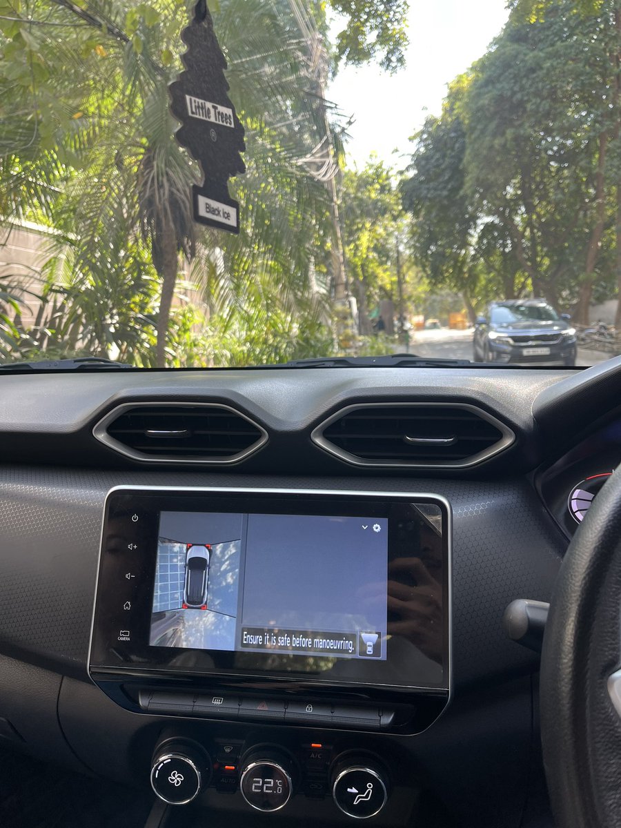 sumitkhanka's tweet photo. @Nissan_India @nissanmagnite @VertexNissan Nissan not able to fix simple camera issues even after multiple complaints. https://t.co/j5VuiQcI1T