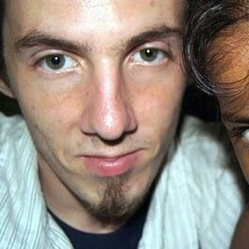 CrimesReais's tweet photo. O pior pedófilo da Grã-Bretanha, preso por estuprar cerca de 200 crianças no orfanato onde trabalhou e criar um manual de como se aproximar de menores, e que foi morto na cadeia com uma caneta enfiada em seu nariz e que chegou até o cérebro. https://t.co/5lryNiCo13