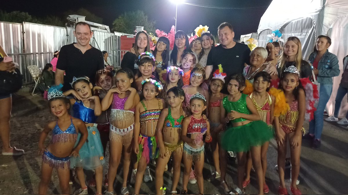 Con un gran cierre a cargo de Mario Pereyra finalizó la 2da noche de Carnaval junto a las comparsas que dieron un increíble show. 👏
Los esperamos esta noche para la premiación 👍