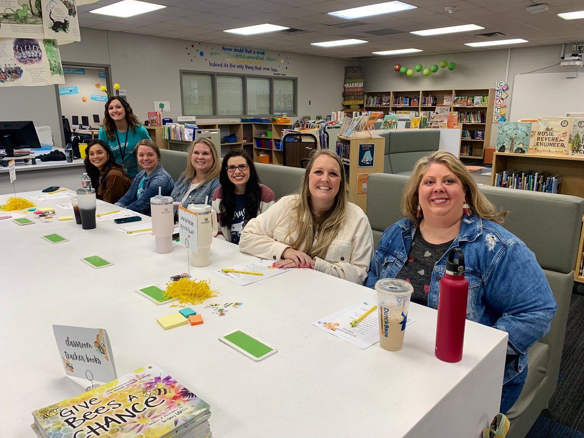 Berkner literacy interventionists ready for district wide day!!! 🐝🐝 #risdbelieves #risdlitandint #risd_soar ✈️  #blcint