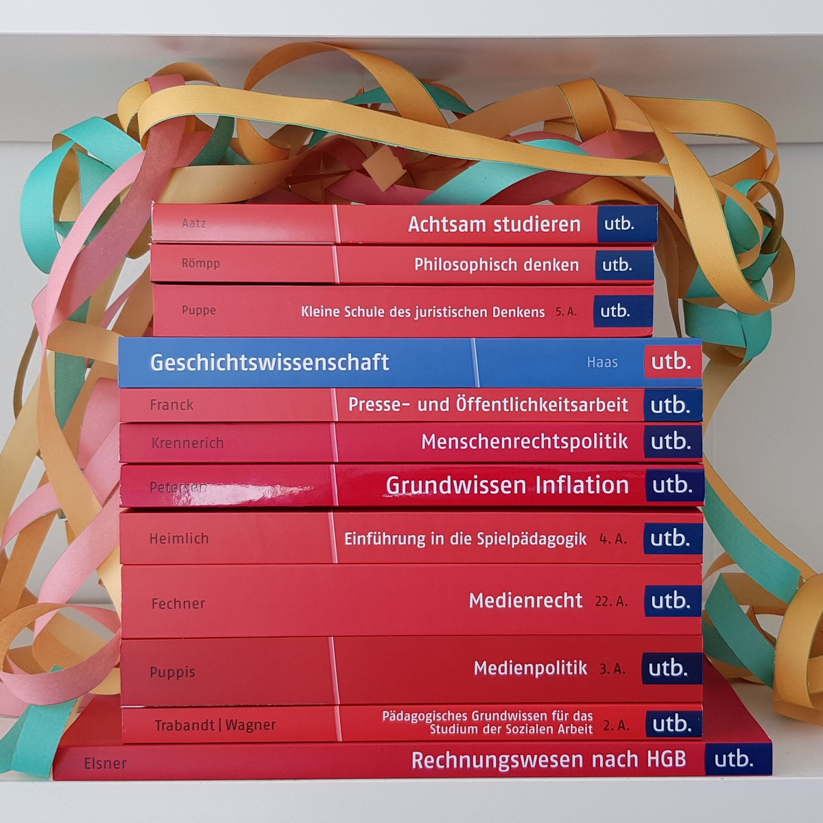 Unsere Februar-Neuheiten sind heute etwas närrisch. Aber nur sehr dezent. 🥳
utb.de/neuerscheinung…
#Achtsamkeit #Philosophie #Jura #geschichte #PR #Menschenrechte #HumanRights #inflation #Medien