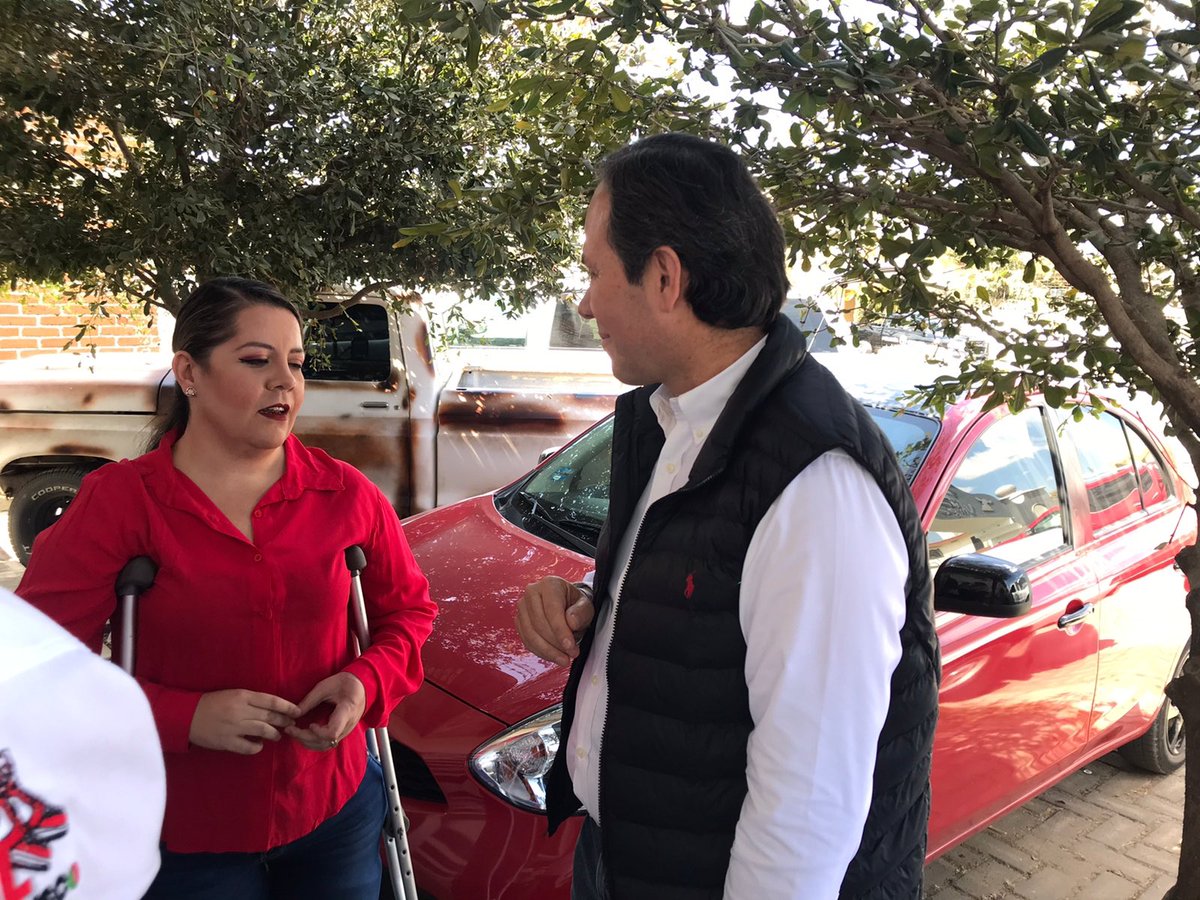 JloOrozco's tweet photo. Me dio mucho gusto saludar a estimados amig@s ayer en la visita de @LauHaro a #tecalitlan muchos recuerdos. #FelizInicioDeSemana 🤗 https://t.co/xeRoHegesW