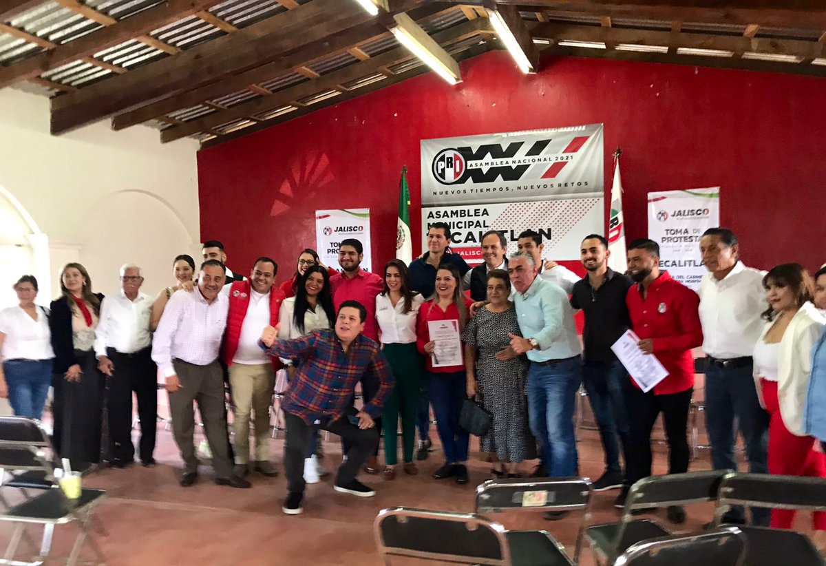 JloOrozco's tweet photo. Me dio mucho gusto saludar a estimados amig@s ayer en la visita de @LauHaro a #tecalitlan muchos recuerdos. #FelizInicioDeSemana 🤗 https://t.co/xeRoHegesW