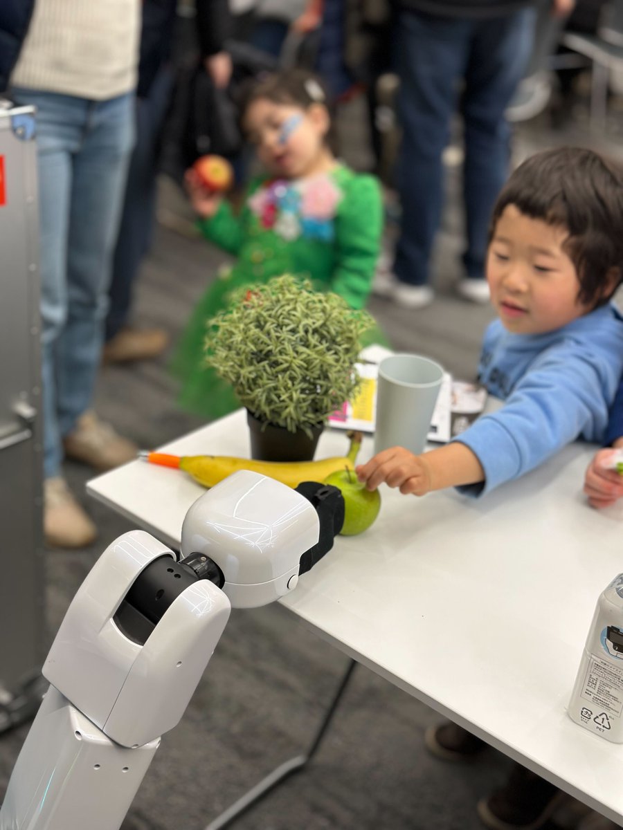TeamORIon22's tweet photo. Had a great time interacting with kids at the Oxford Brookes Science fair. https://t.co/GZV3lWwlE6