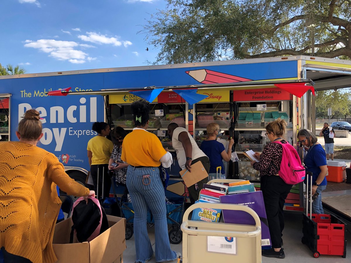 agift4teaching's tweet photo. #PencilBoyExpress travels to schools to allow busy teachers to conveniently shop for learning tools for their classrooms.More than 96 teachers from over 17 schools came to Apopka High School and shopped on our mobile free store! #AGiftForTeaching #OrlandoTeachers https://t.co/oQMJsxodTe