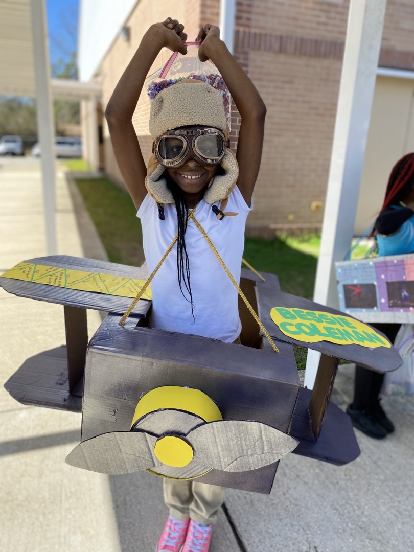 AlabamaAchieves's tweet photo. #SchoolHighlight Check out how these third graders from Orchard Elementary combined their studies with their local spirit of Mardi Gras for #BlackHistoryMonth!
📸 : Mobile County Public Schools https://t.co/FLwIFfi4P3