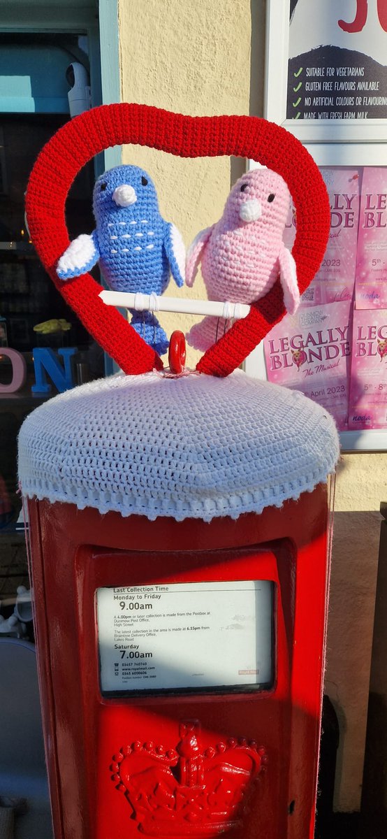 agathabattleaxe's tweet photo. @KatherinePathak The Dunmow Flitch Trials are usually every four years. There were some other lovely Valentine-related yarn bombs on the town's post boxes last week! https://t.co/VtY0TGPVN3