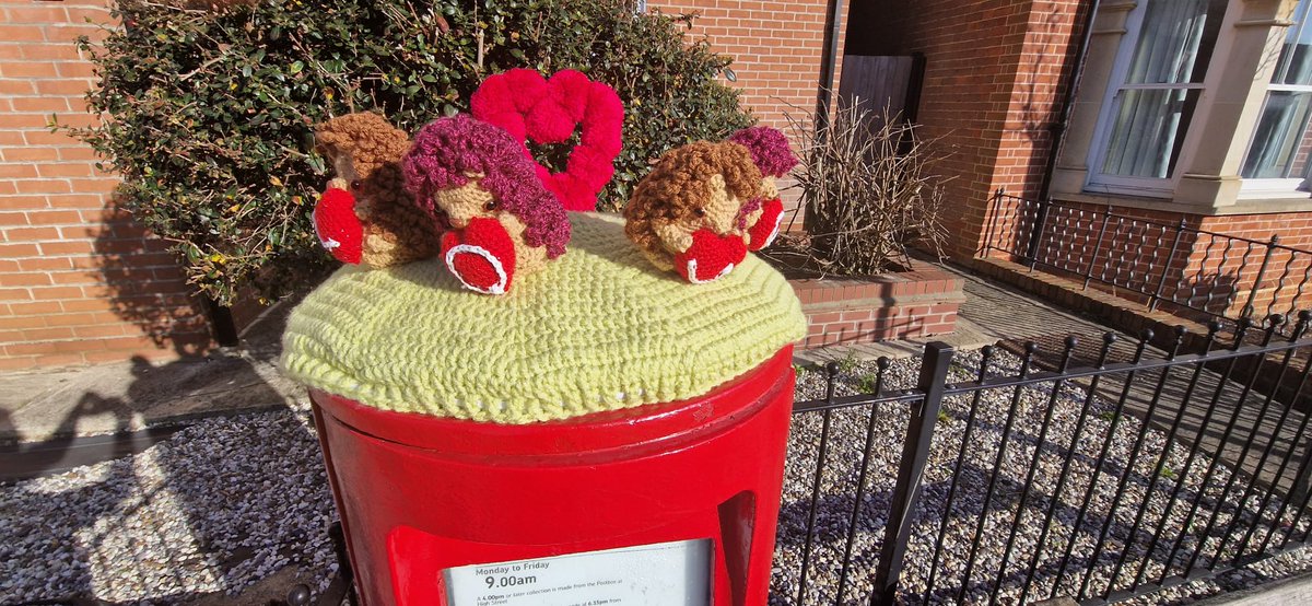 agathabattleaxe's tweet photo. @KatherinePathak The Dunmow Flitch Trials are usually every four years. There were some other lovely Valentine-related yarn bombs on the town's post boxes last week! https://t.co/VtY0TGPVN3