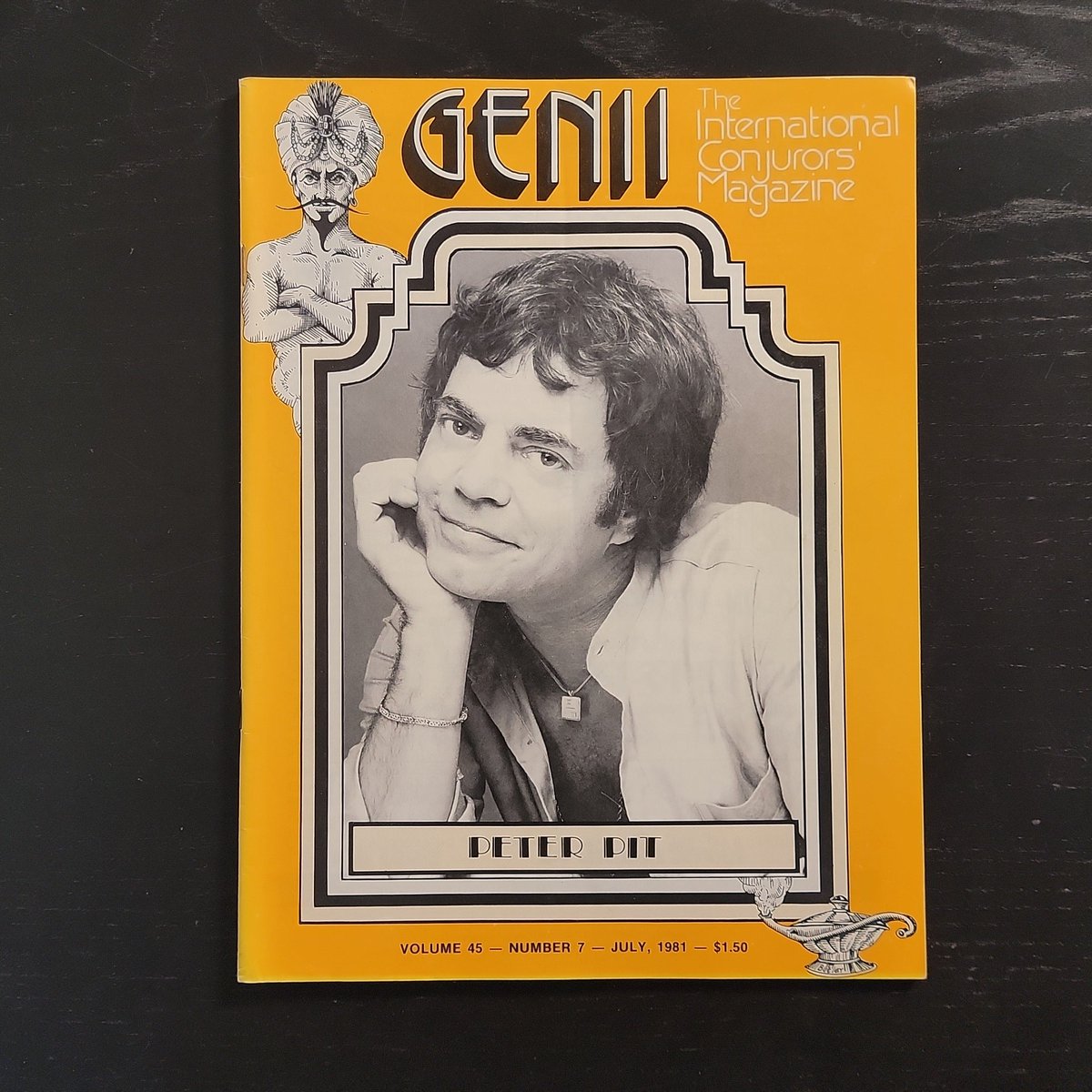 ryanjoycemagic's tweet image. This morning's reading. 

The smell of old books, magazines and magic wisdom fills the air. 

#magician @RichardatGenii #magiclearning #magictrick #peterpit
