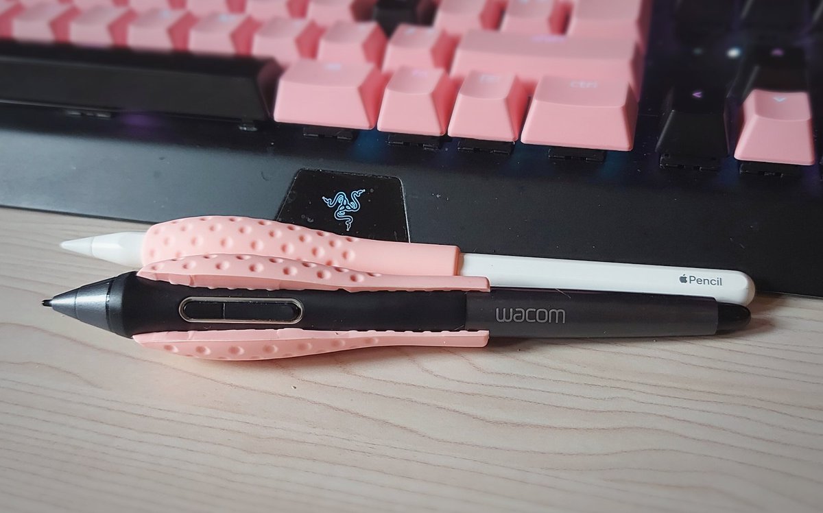 As many of you know, my hands are really fcked with chronic pain and rapid deterioration etc etc due to not taking care of them properly when I was small and drawing too much

So now I make everything as ergonomic as I can! And I really recommend getting these grips for your pens