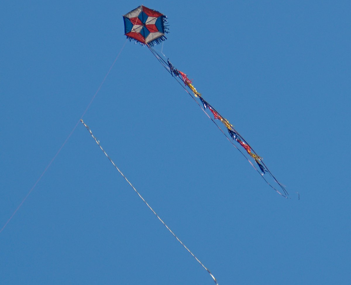 GreeceinUK's tweet photo. Kathara Deftera today, first day of Lent in Greece, a day for meat-free feasting & kite flying. Greeks eat seafood, #taramosalata, #dolmadakia, #lagana & #halvas. Colourful kites brighten the Greek sky, while Greeks wishing each other 'Kali Sarakosti'.
https://t.co/P578yRbOZa https://t.co/4yQUWWc59X