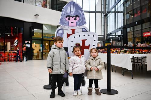 VDNLille's tweet photo. #Lille : des milliers de #Playmobils à #Lillenium, une exposition de rêve pour les enfants https://t.co/VqnjdMnWn1 https://t.co/Api2F0aiAN