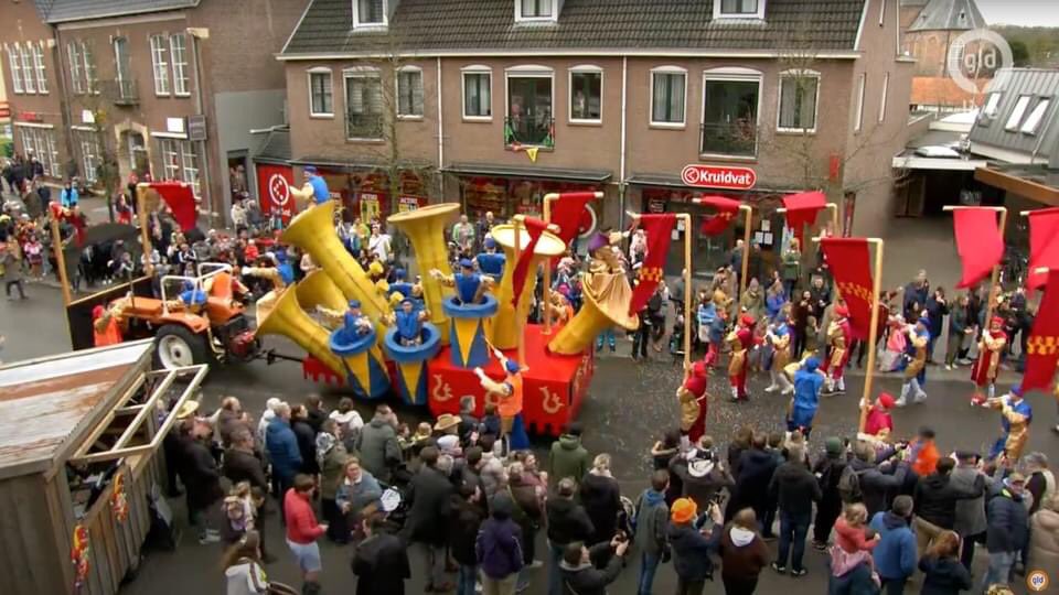 Brabantsfaam's tweet photo. De @Brabantsedag is ook in het Gelderse Groesbeek inspiratie geweest. CV Binnedûr maakte een grote praalwagen voor de SOK carnavalsoptocht. https://t.co/y3Ak6lrVD7
