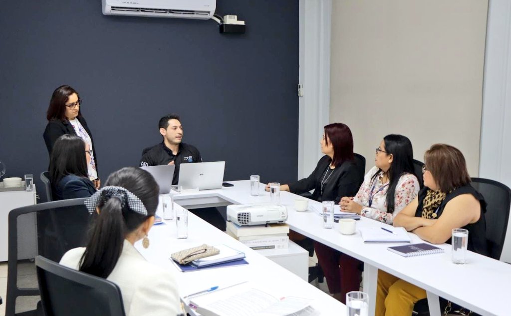 CONAIPD's tweet image. Establecimiento de alianzas estratégicas interinstitucionales para el desarrollo de acciones en favor de las personas con discapacidad, formó parte de los objetivos en la reunión entre la Directora del @CONAIPD, @CristinaH_SV y el Director de Propiedad Intelectual @SvLizama.