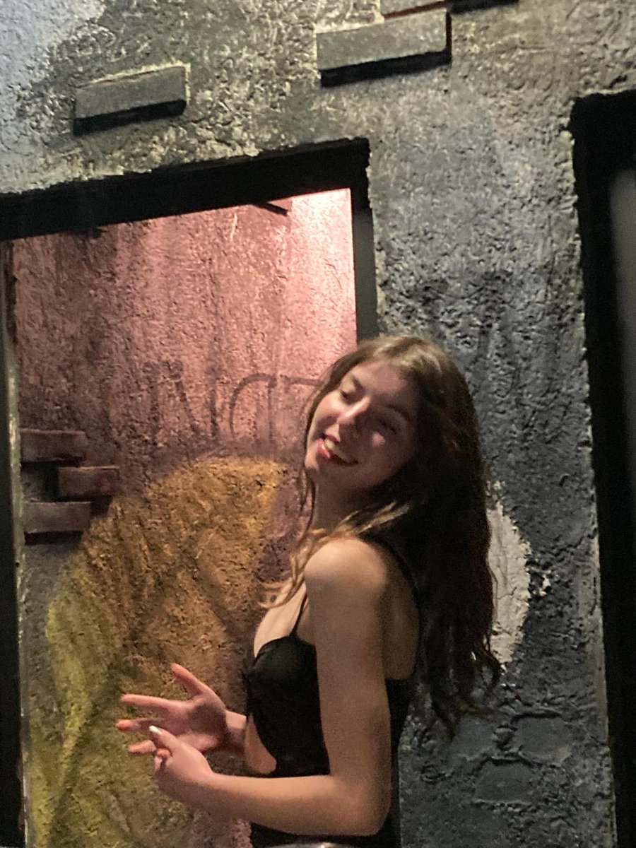 theEdaaaaaa's tweet photo. Bu kız legal olduuu. 18 🥳 https://t.co/nhFj6wYg2q