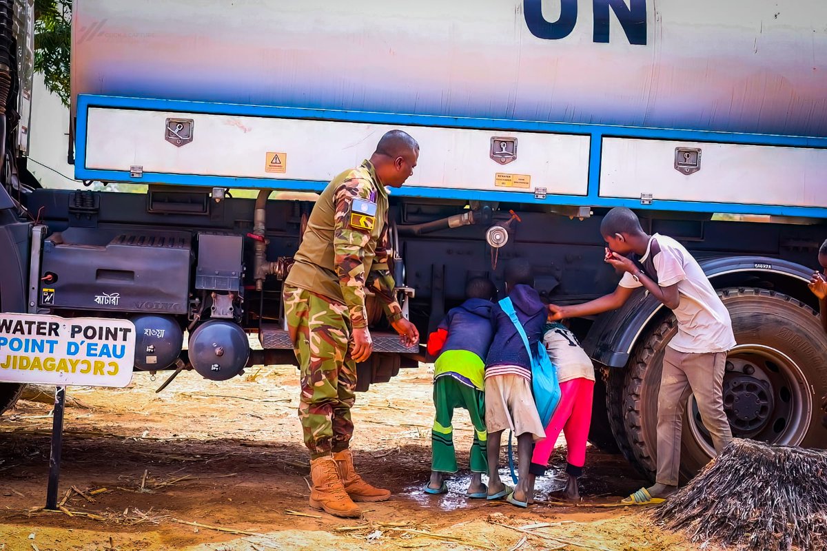 DFC_MINUSMA's tweet photo. I am proud of our #Bangladesh #Peacekeepers for their community engagement and tireless efforts to protect civilians in the region of #Mopti  in the framework of @MINUSMA mandate to deter any physical violence against Malians.  #A4P @BangladeshUN1 
@UNPeacekeeping https://t.co/faMnccPP6P
