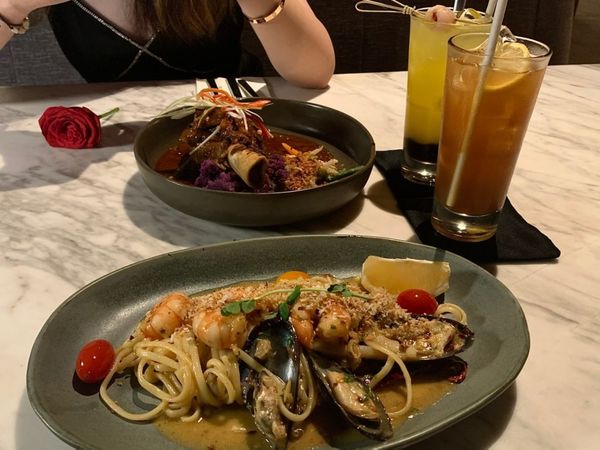 A friend is one of the nicest things you can have， and one of the best things you can be😋