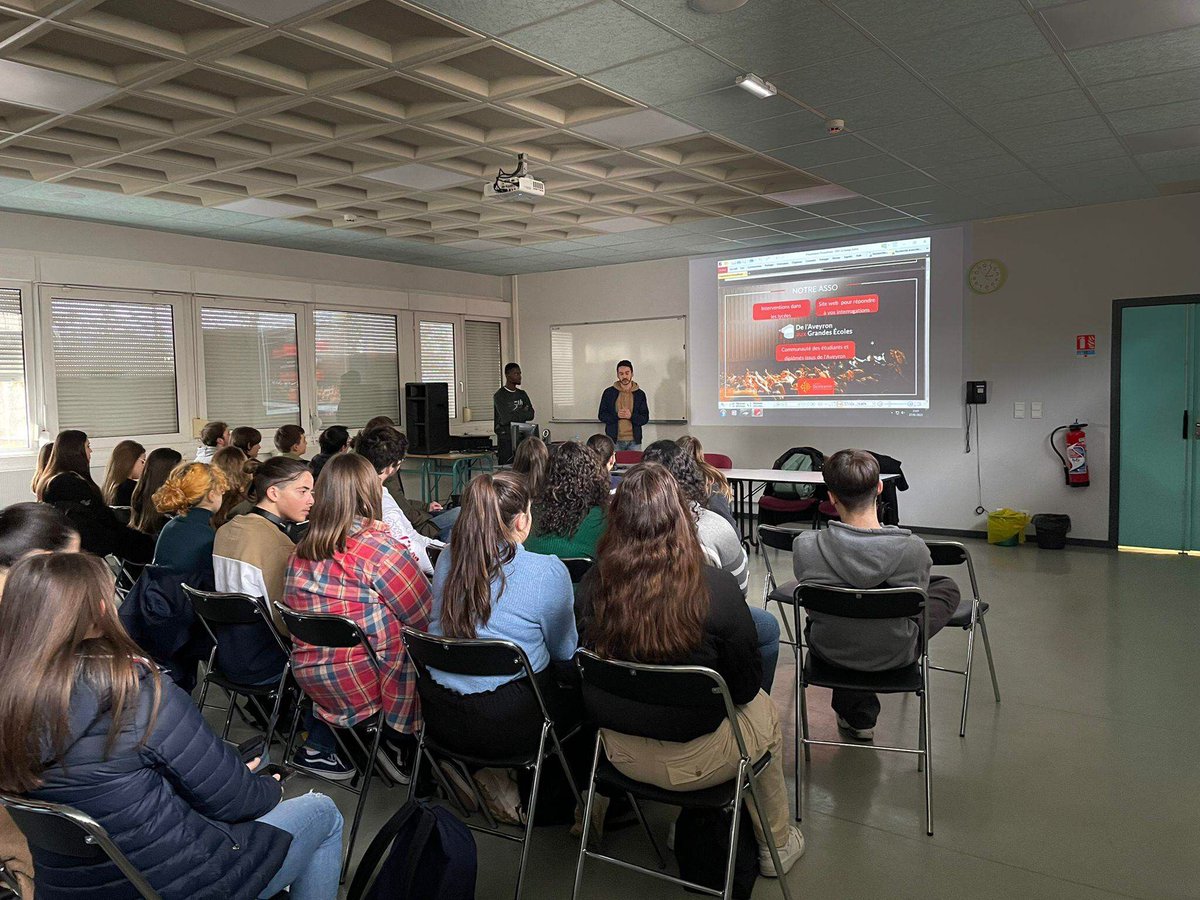 dtge_asso's tweet photo. #orientation 
👉 Retour en images sur la première édition de l’opération « Mission Orientation » menée avec notre partenaire @Le_BNEM 

Avec l’appui précieux du BNEM, DTGE continue d’œuvrer activement en faveur de l’égalité des chances ! https://t.co/X8tJytz2PD