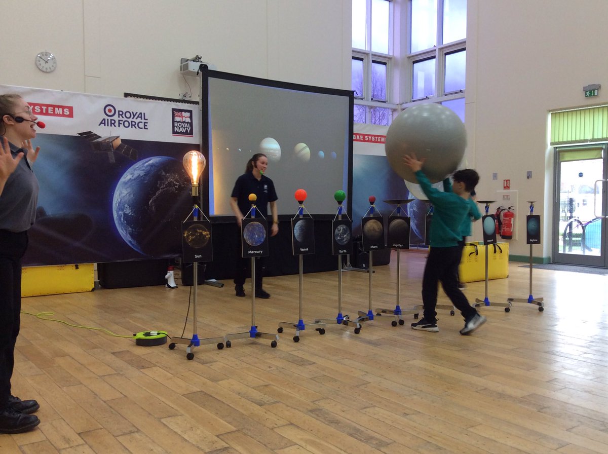 Lakeside_school's tweet photo. @Roadshow_Team set some great timed challenges for our children today. #futureengineers #greatlisteningskills #goodcommunicators @RoyalNavy @RoyalAirForce https://t.co/yxYtlfCfjE