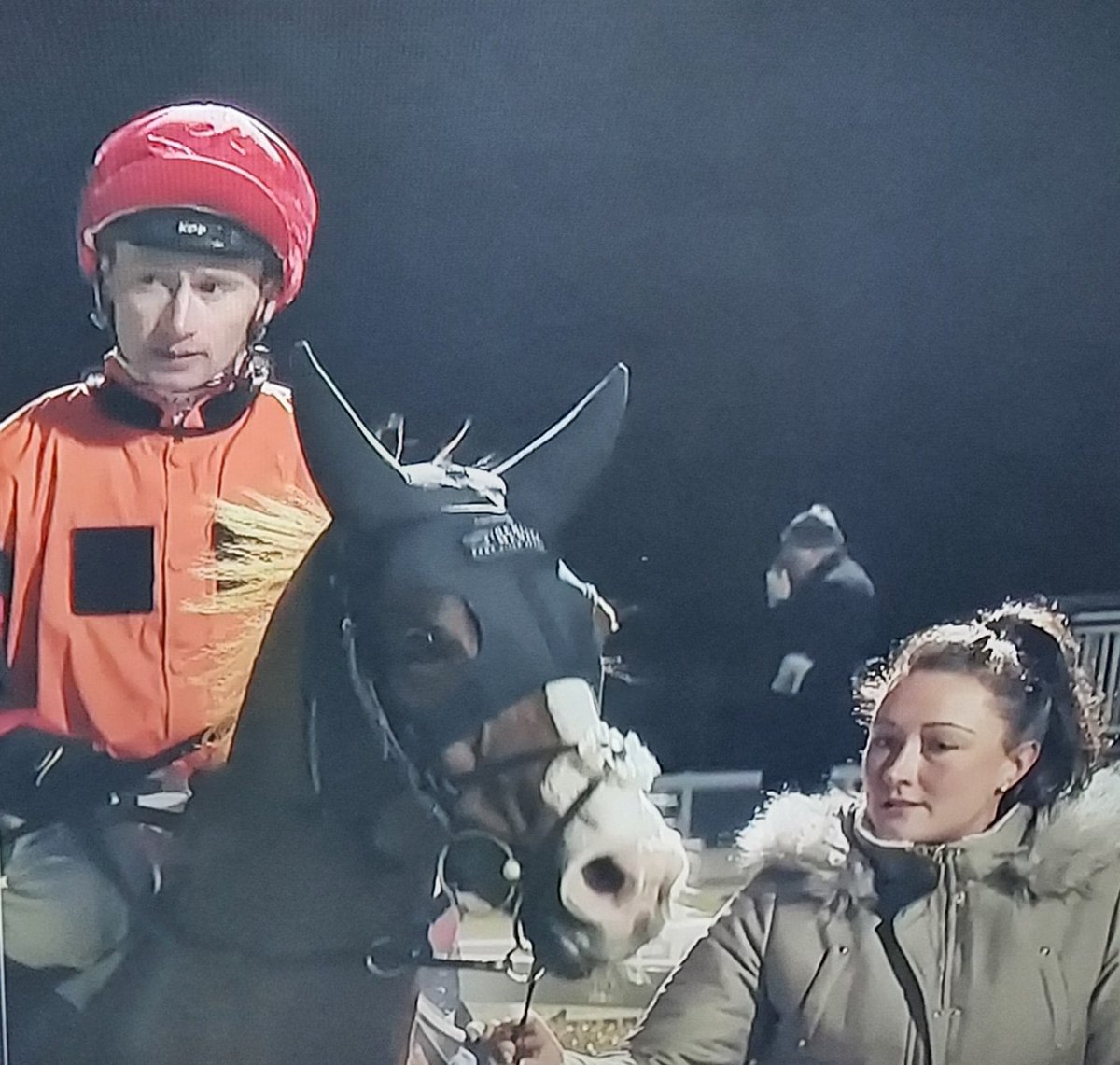 townend_alison's tweet image. Well worth hanging around @oismurphy 👏
The @RebeccaEMenzies trained King Carney ridden with patience flies through #flashoforange #anotherwinner 🤴
