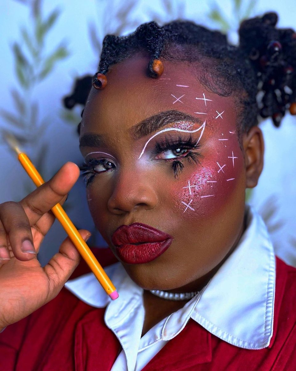 aevabeautyllc's tweet photo. Love is in our Champagne mami pigment 😍 
This dewy formula is like no other, it will have you obsessed with how it effortlessly blends in the skin of any complexion 💕 

Our Aeva babe @shir.slay also topped it off with our Complexion Palette in shade DEEP (contour and blush) https://t.co/mLbXTnHXe9